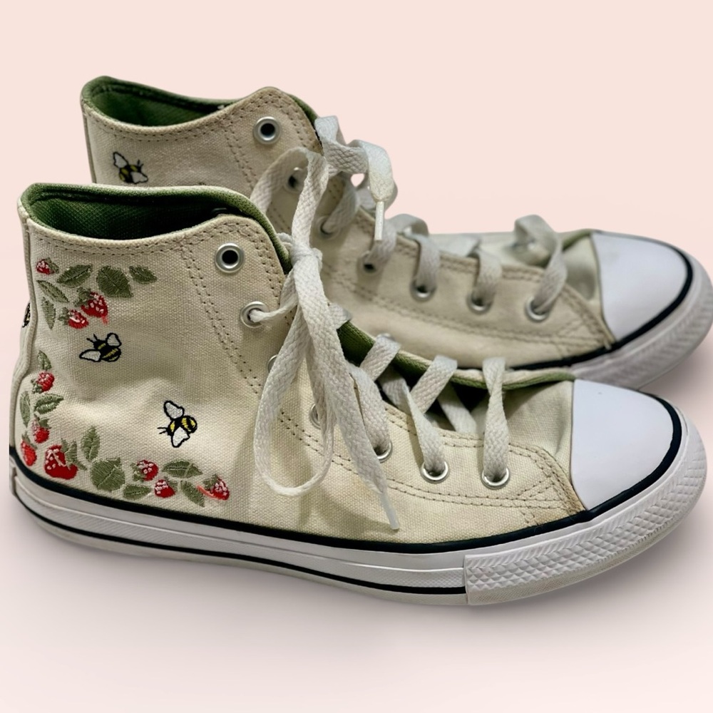 Converse Berries and Bees, 3
